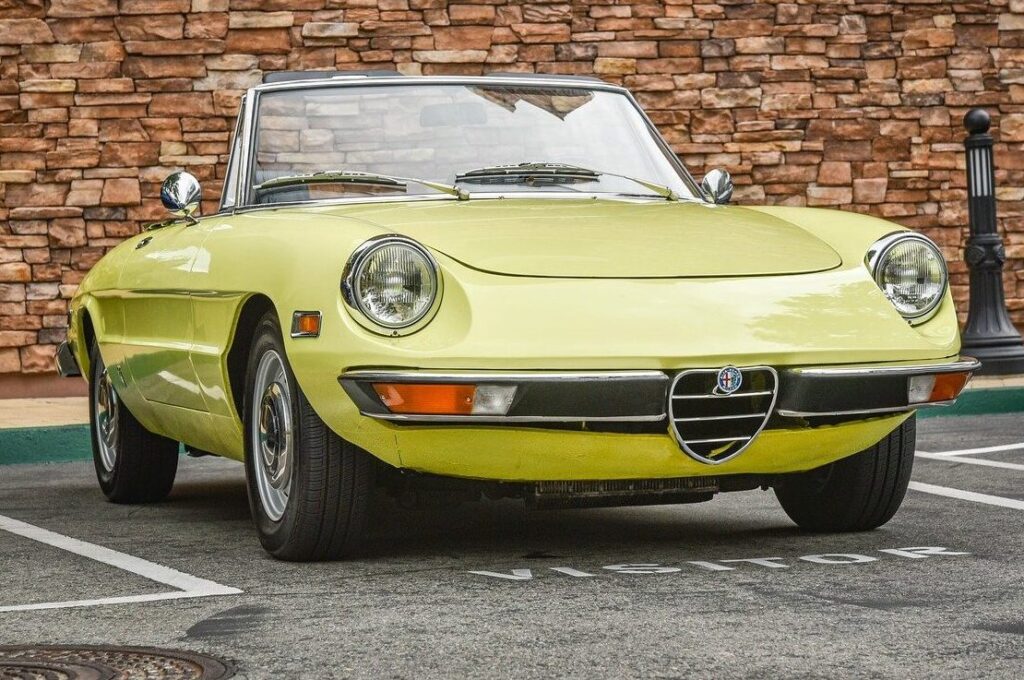 alfa romeo, classic, vintage-7968027.jpg